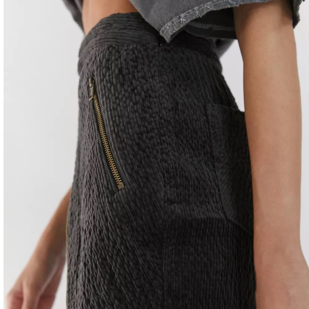 NEW UO Joan Asymmetrical Mini Skirt - Picture 5 of 8